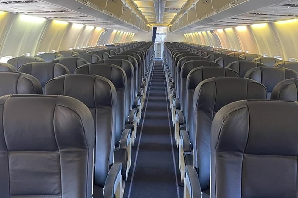 Boeing 737-300 - Interior